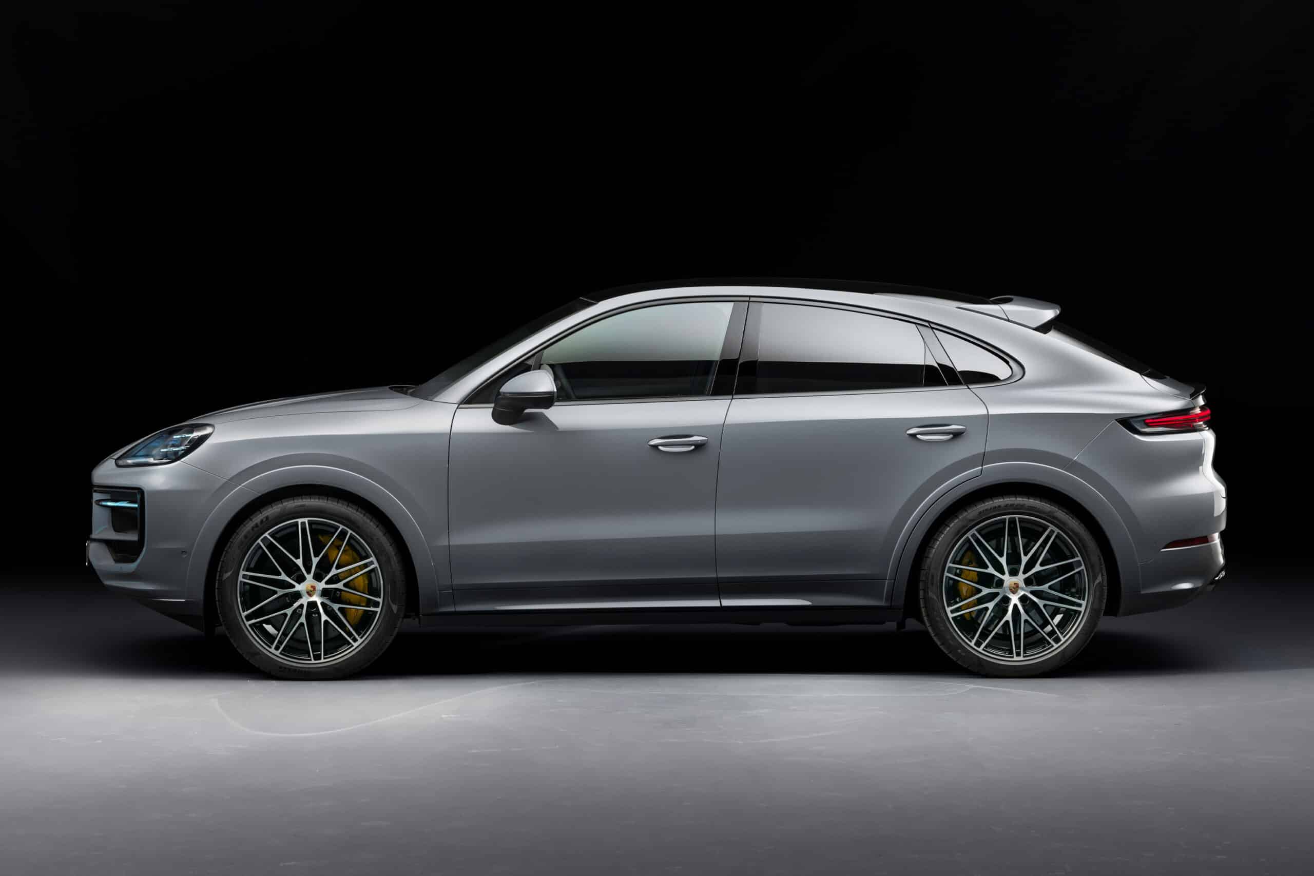 Porsche Cayenne 2023 un nuovo look per il SUV tedesco