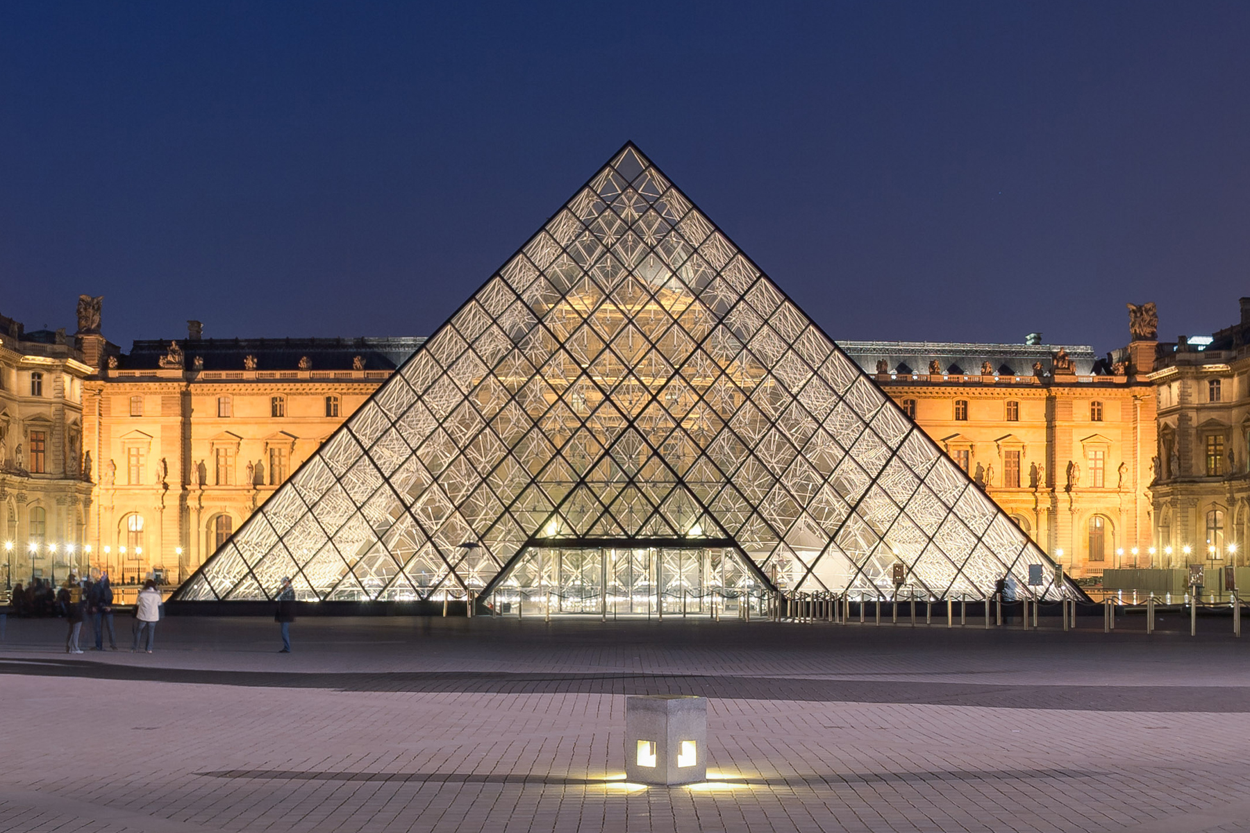 Louvre Parigi mostra moda