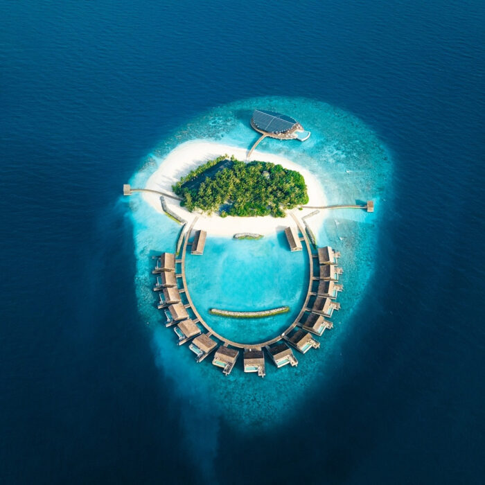 Kudadoo resort lusso galleggiante maldive isola privata pannelli solari