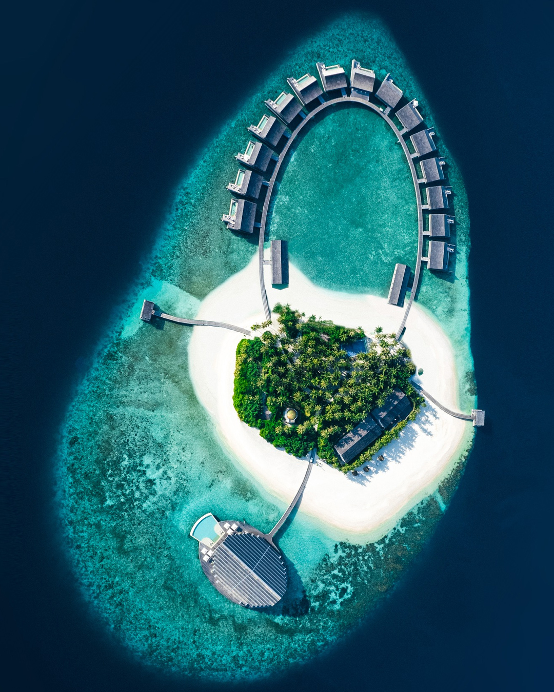 Kudadoo resort lusso galleggiante maldive isola privata pannelli solari