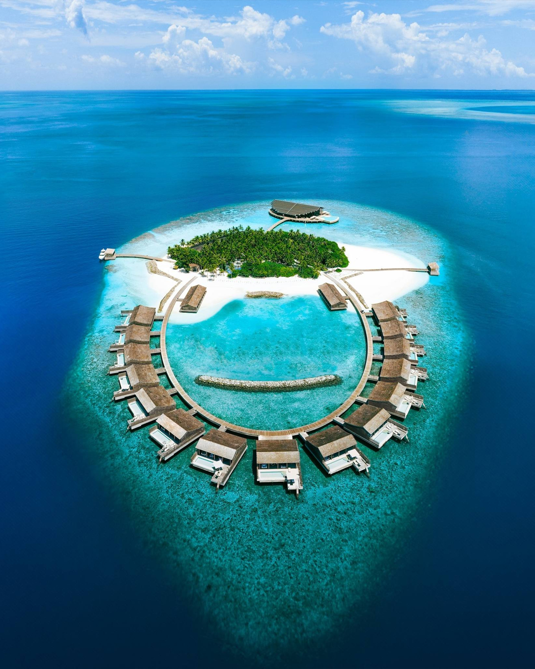 Kudadoo resort lusso galleggiante maldive isola privata pannelli solari