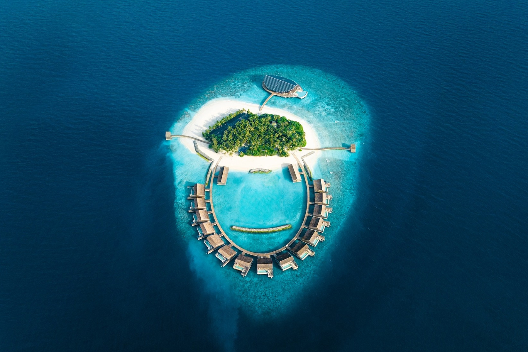 Kudadoo resort lusso galleggiante maldive isola privata pannelli solari